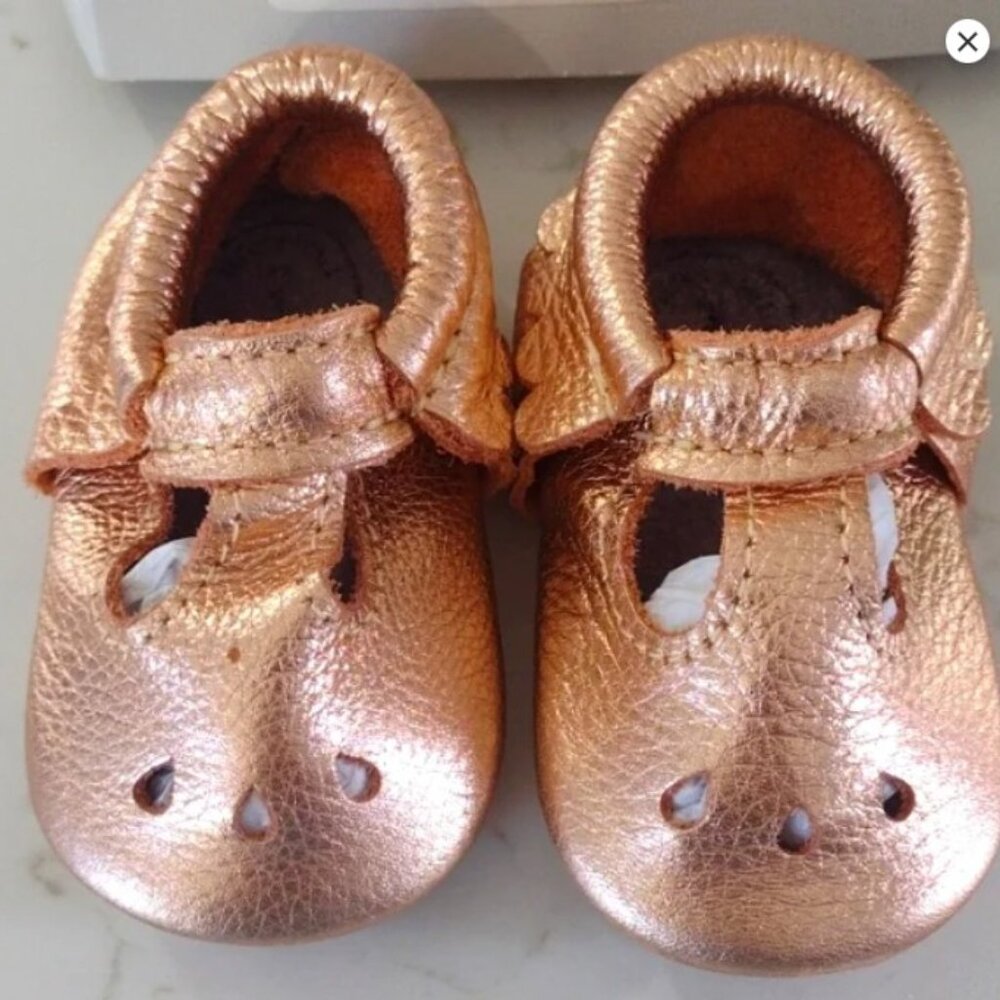 FRESHLY PICKED Metallic Rose Gold Moccasins for Kids, size 5 toddler